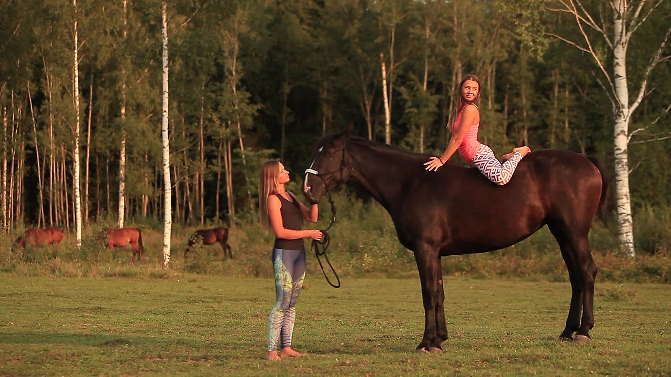 JOGA zirgā/YOGA on horse